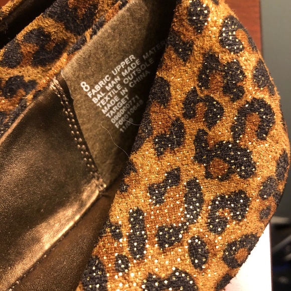 Size 8 gold dot leopard flats in vguc - Picture 2 of 4